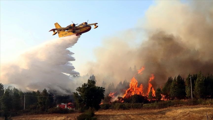 Forest Fire Troops Evacuate 3,000 Residents in Spain
